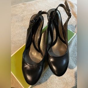Naturalizer Black Leather pump